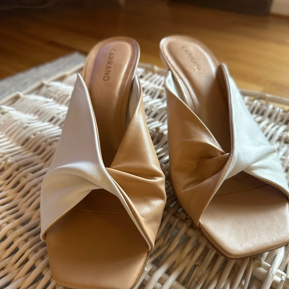 Carrano Women's Elegant Cream and Tan Mules - Picture 1 of 10